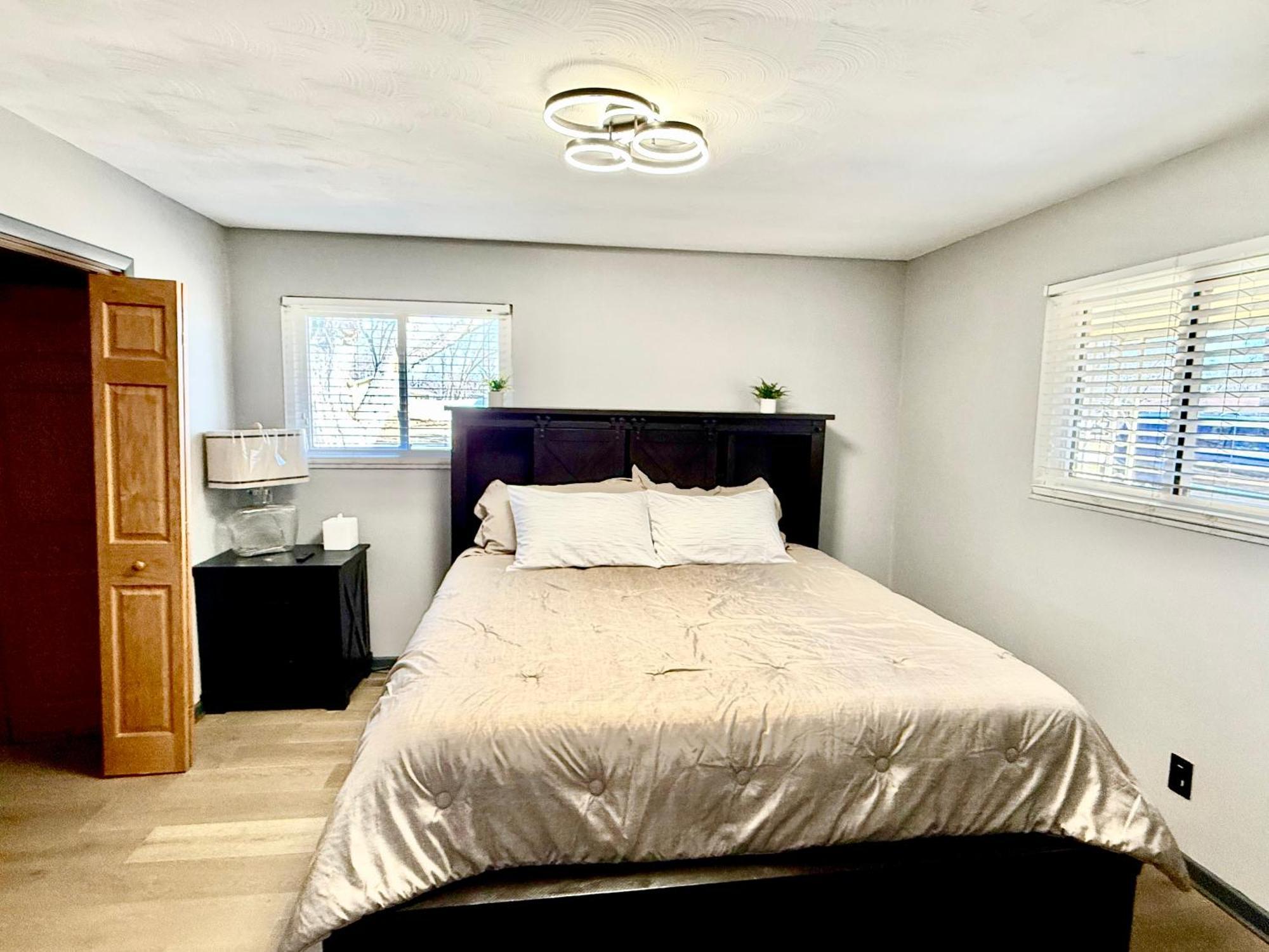 Delightful 3 Bedroom Home インディアナポリス エクステリア 写真