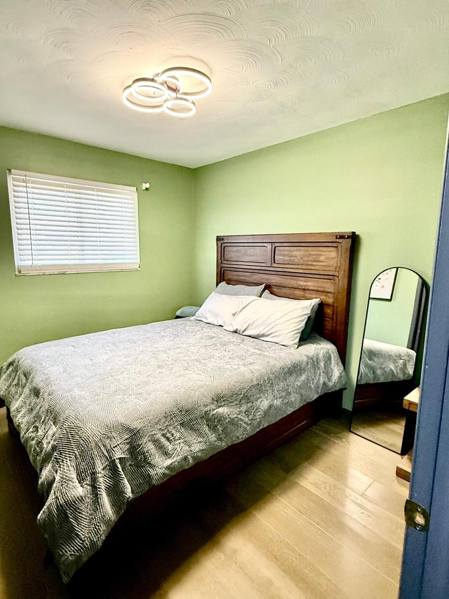 Delightful 3 Bedroom Home インディアナポリス エクステリア 写真
