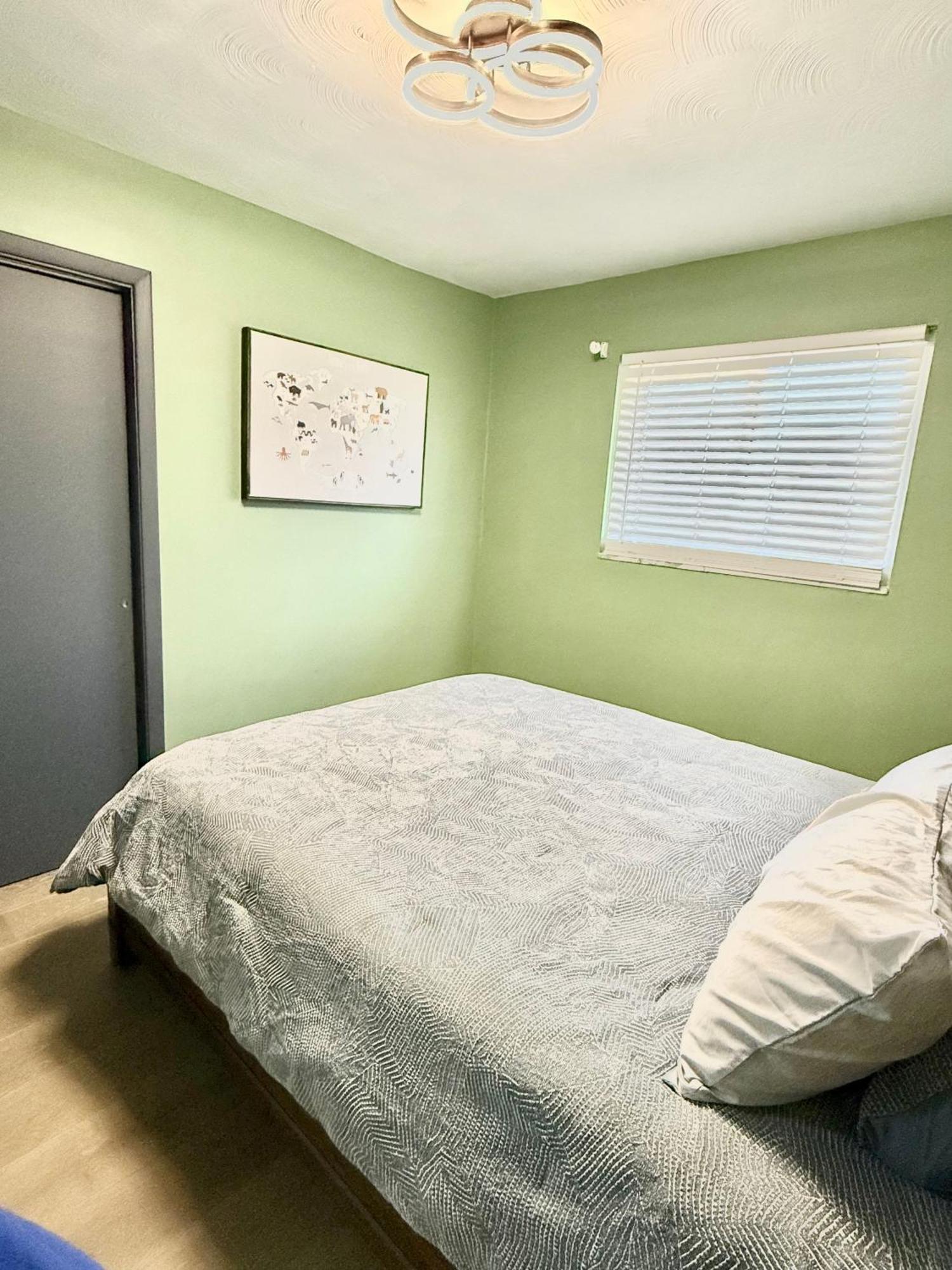 Delightful 3 Bedroom Home インディアナポリス エクステリア 写真