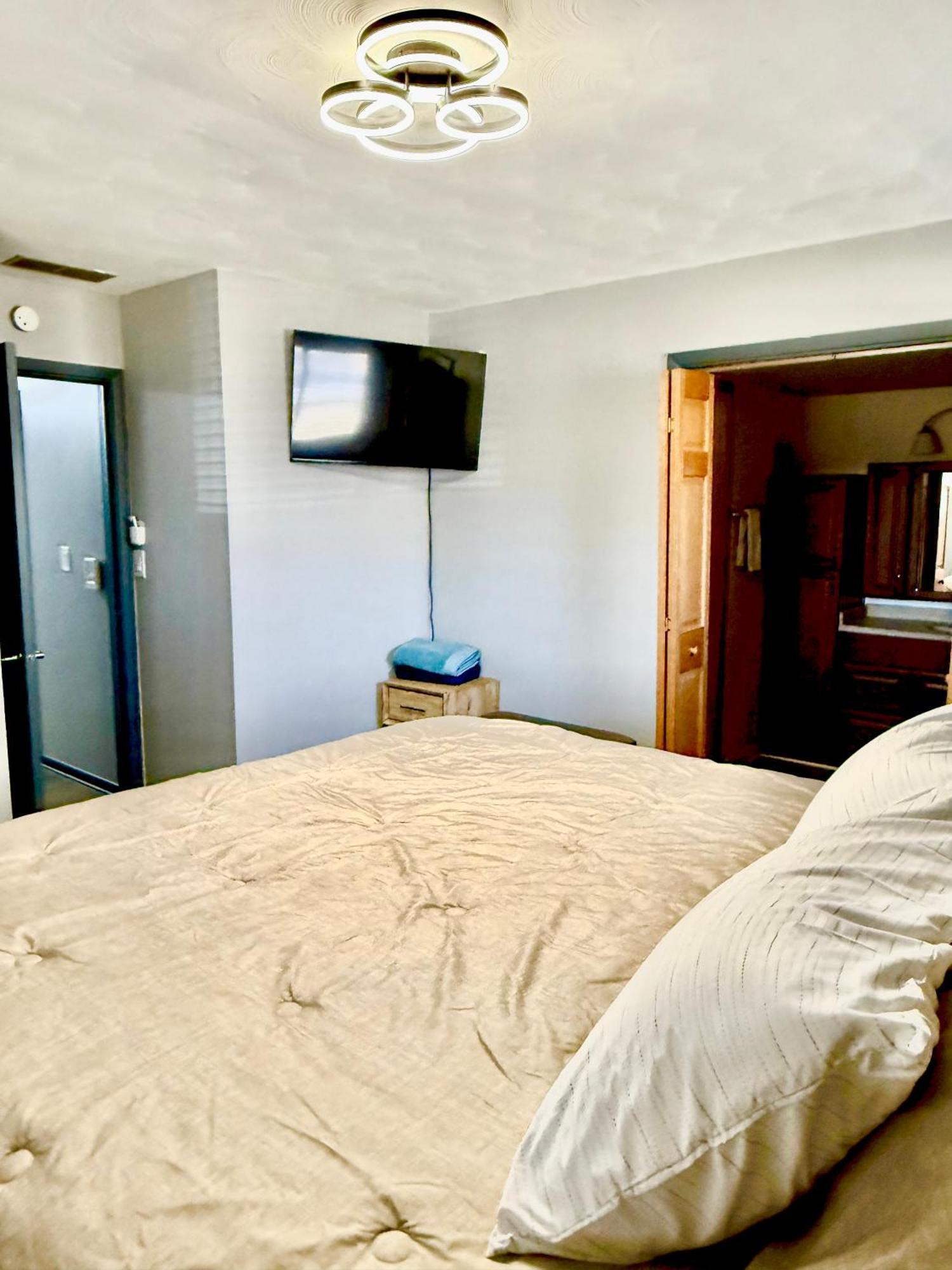 Delightful 3 Bedroom Home インディアナポリス エクステリア 写真