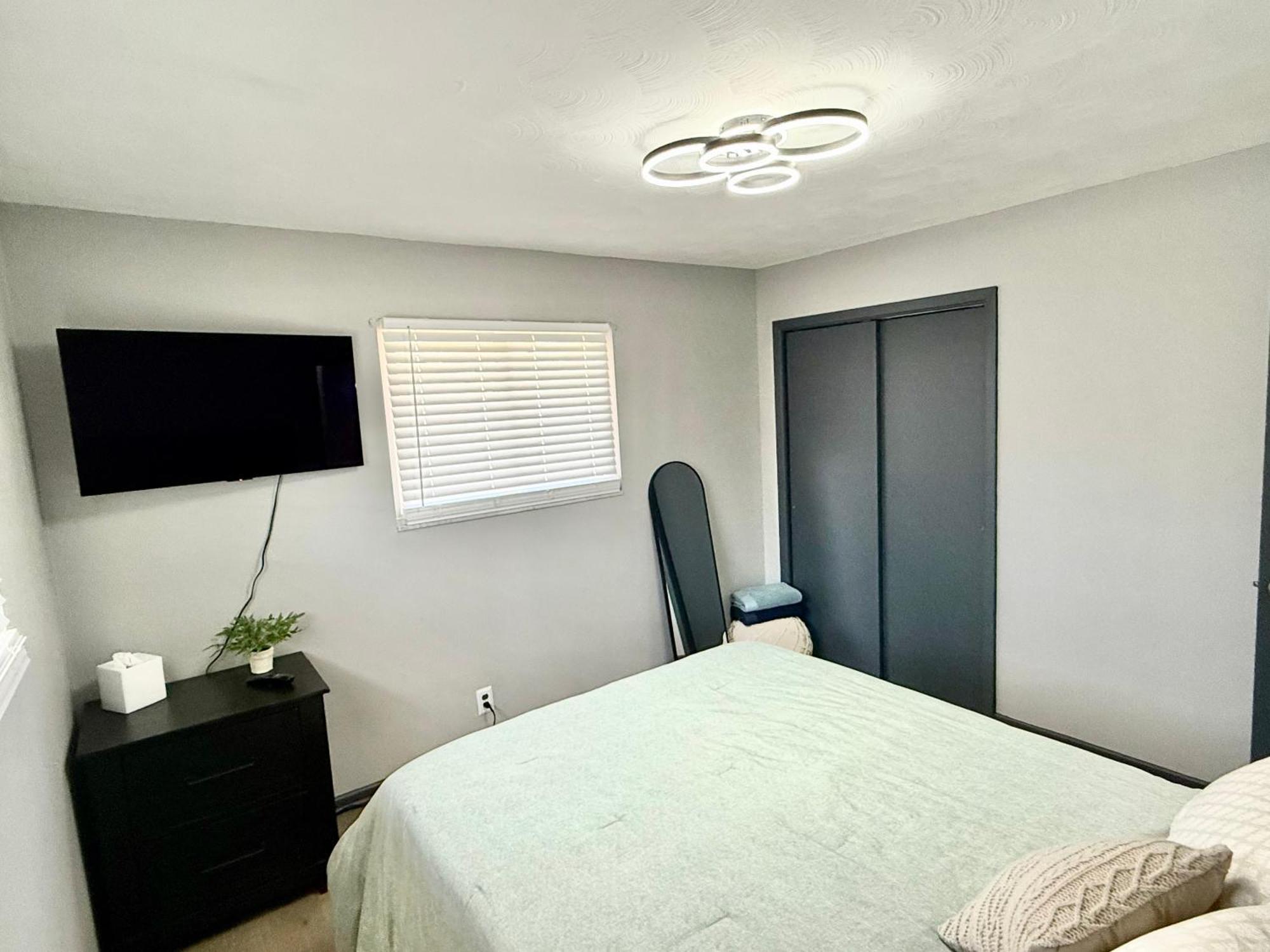 Delightful 3 Bedroom Home インディアナポリス エクステリア 写真