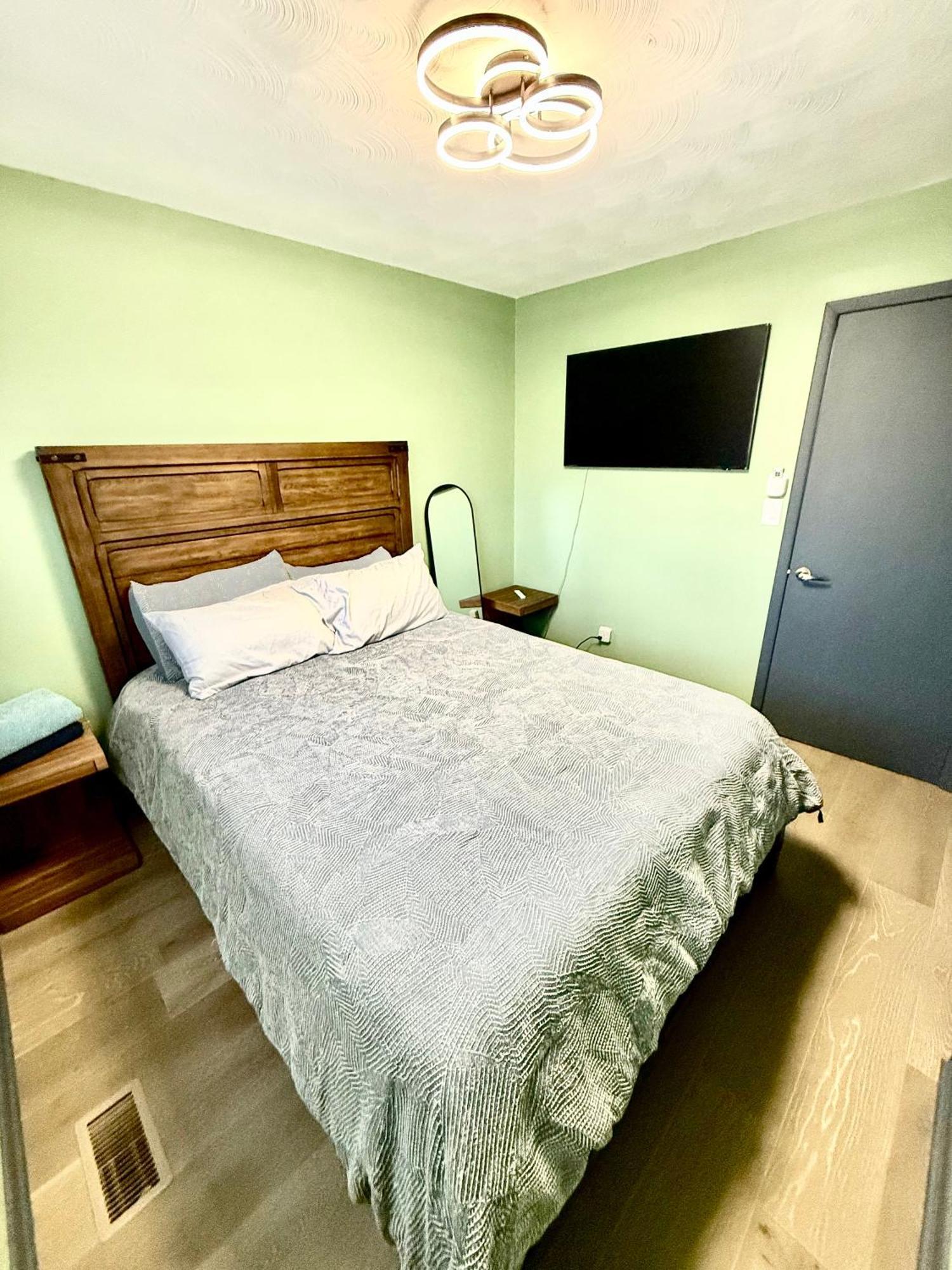 Delightful 3 Bedroom Home インディアナポリス エクステリア 写真